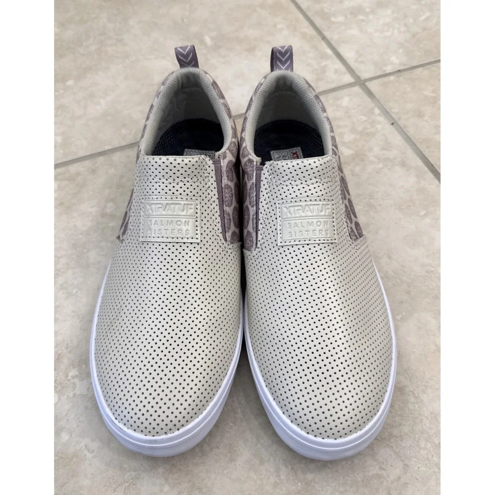 Xtratuf  Salmon‎ Sisters Sharkbyte Shoe Beige Purple Sand Dollar Sz 11 Slip On